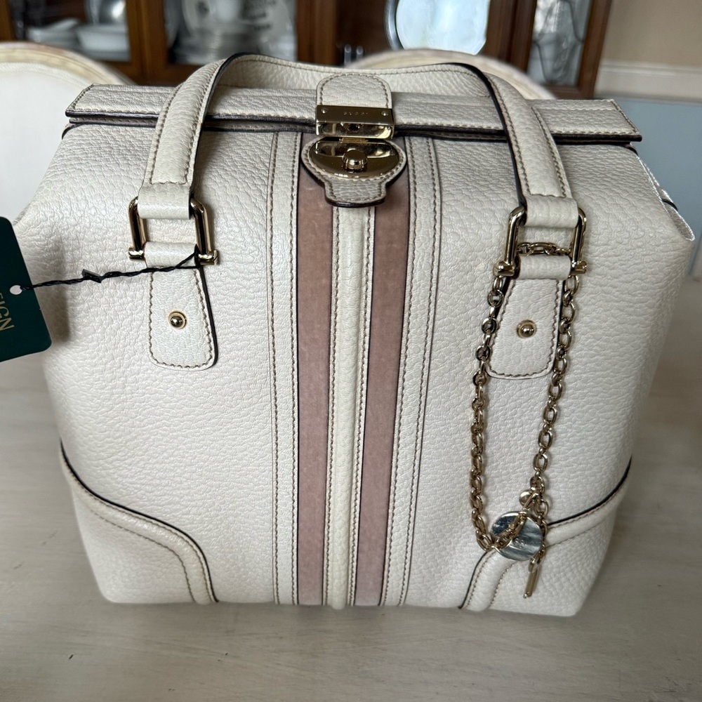 Pre Loved Gucci White Leather Boston Bag in great condition
